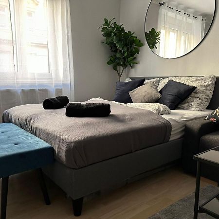 Balcony Apartment, 1 Min To U1 Reumannplatz Vienna Exterior photo