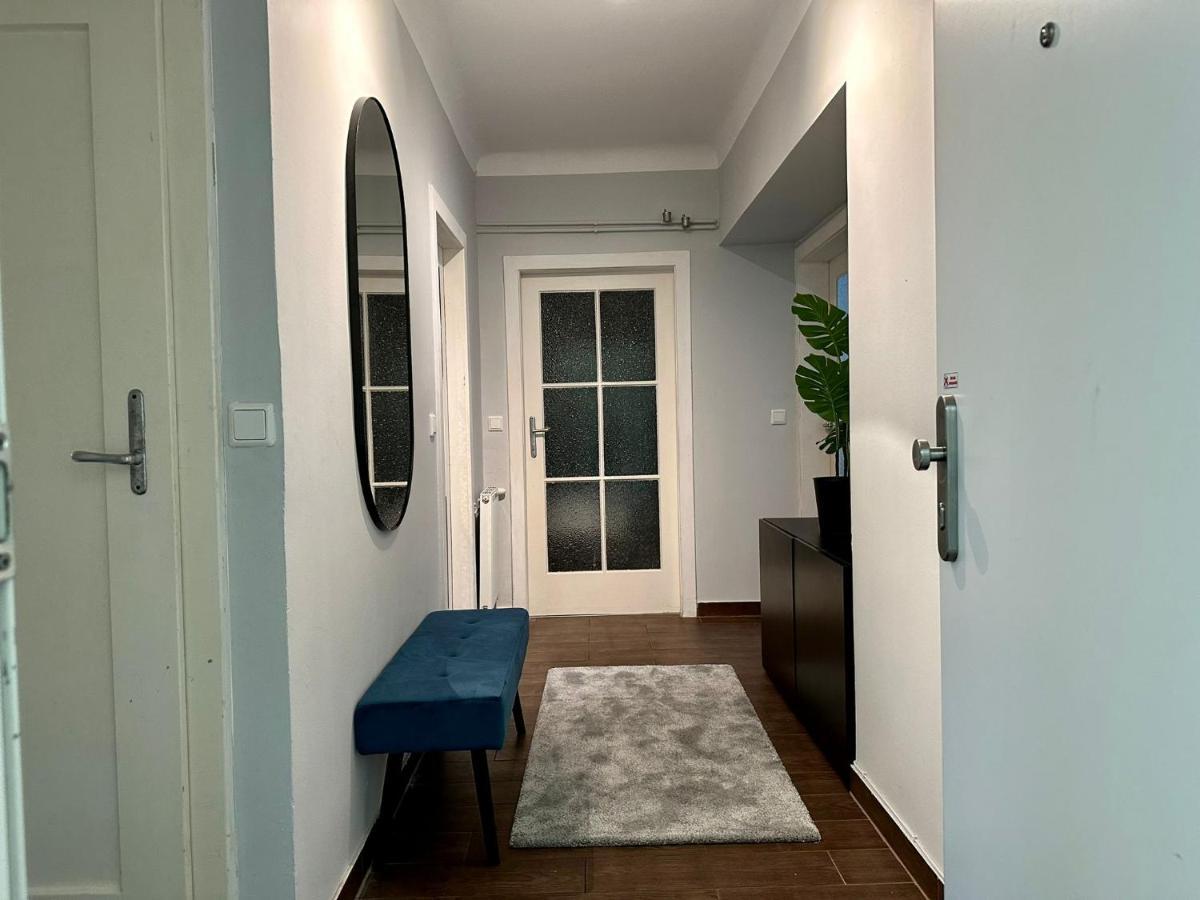 Balcony Apartment, 1 Min To U1 Reumannplatz Vienna Exterior photo